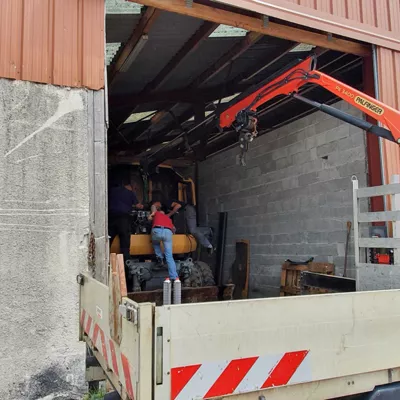 Dépose moteur et enlèvement avec notre camion grue 
